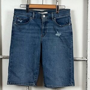 Levi women’s denim jean Bermuda shorts waist size 28